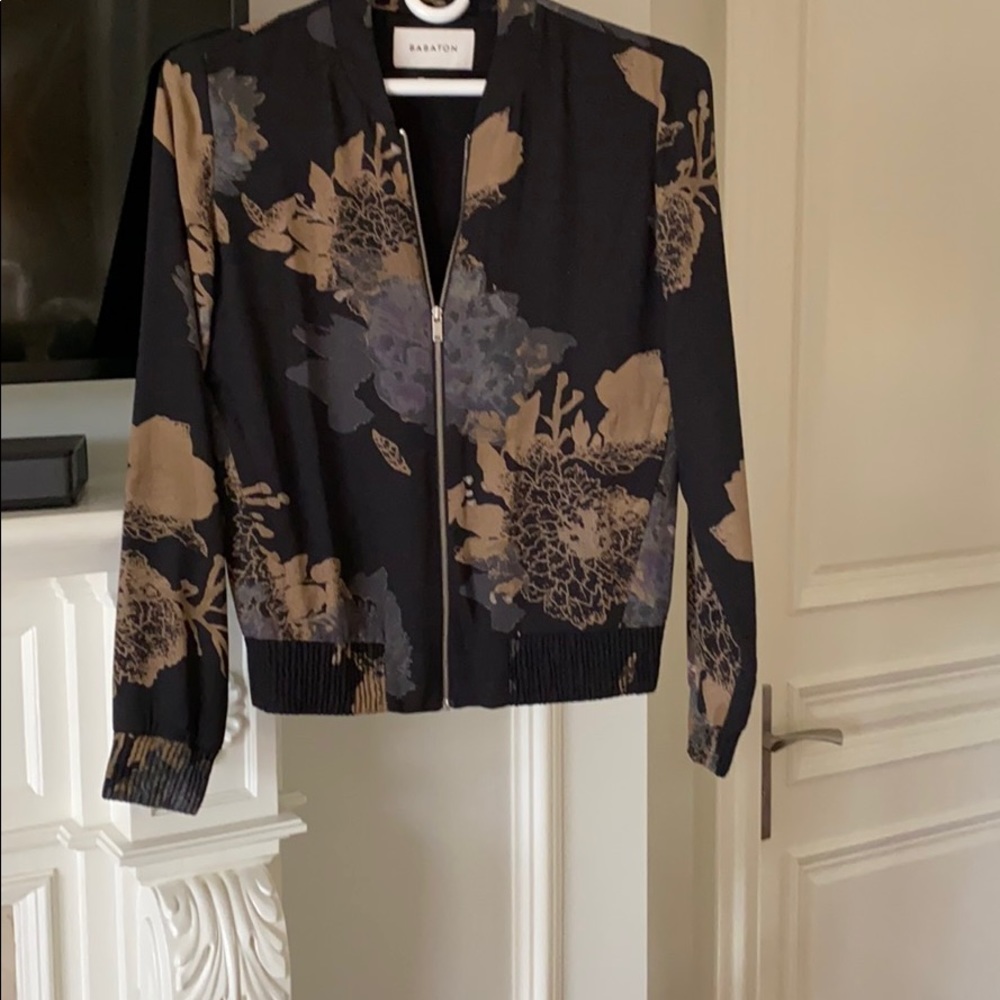 Comfortable and trendy short jacket!